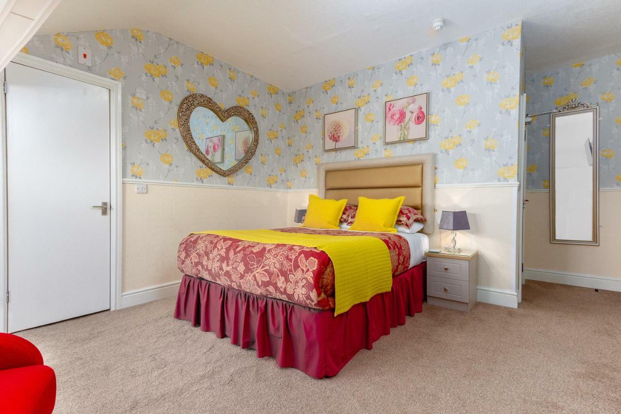 Valentine Lodge Over 21 Adult Couples Only Blackpool Eksteriør bilde